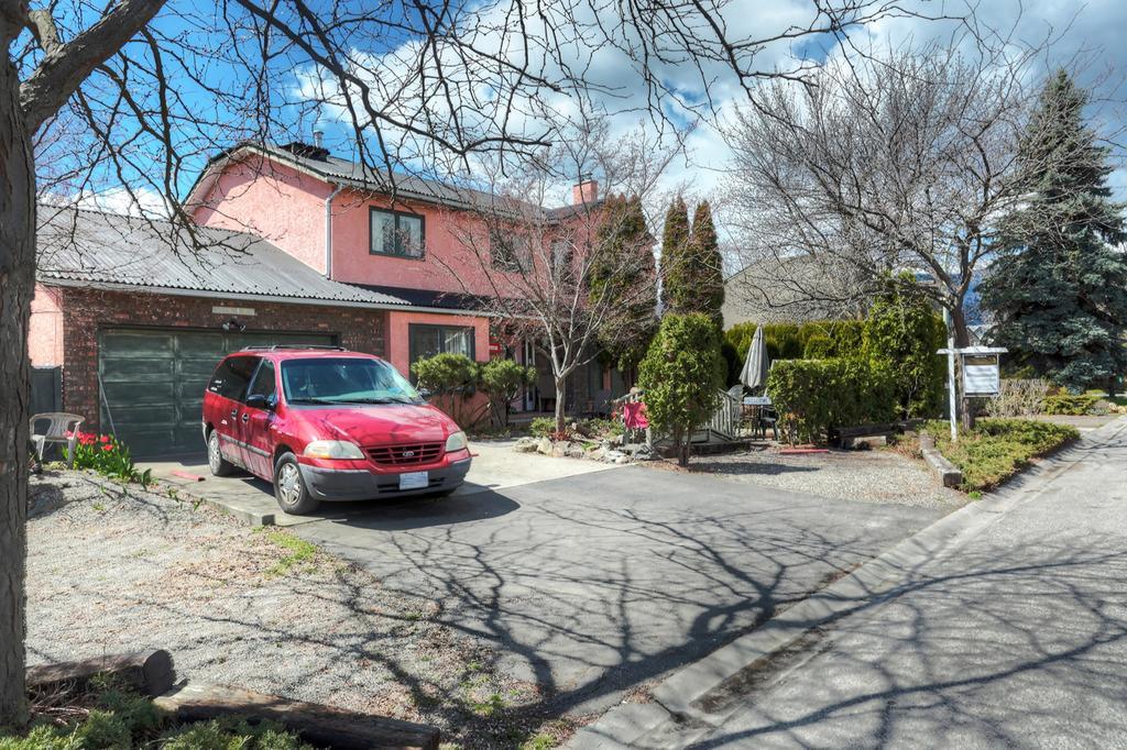 Bed and Breakfast Beds By The Bridge Kelowna Exterior foto